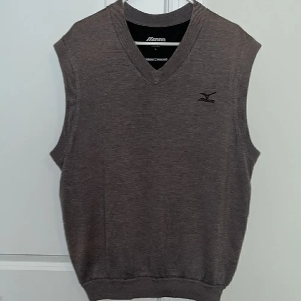 Grey Mizuno Performance Windlite Model lined Golf sleeveless sweater vest L
